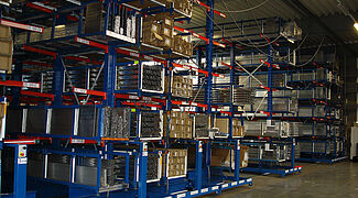 Mobile cantilever racking system