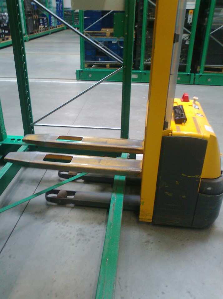 Mobile racking system detail